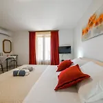 And Sole Πανσιόν